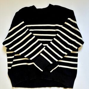 Uniqlo Black and white striped sweater M